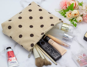 Trousse de maquillage PAZIMIIK avec des produits de beauté à l'intérieur