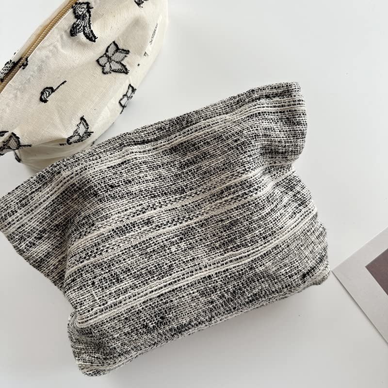 Trousse de maquillage PAZIMIIK mise en scène avec des produits de beauté