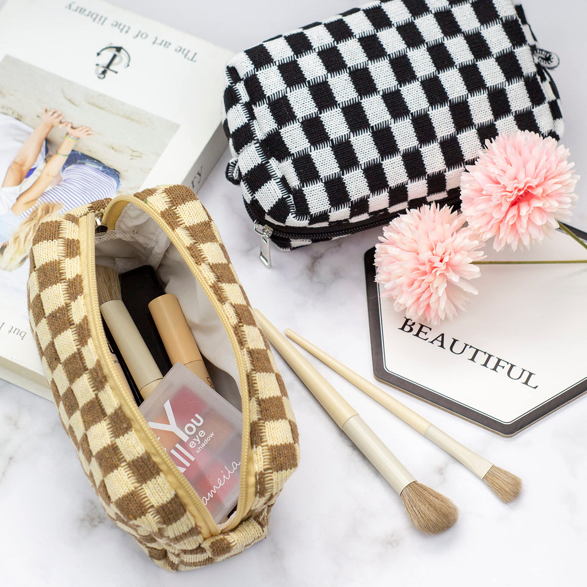Trousse de maquillage PAZIMIIK placée sur une surface plane