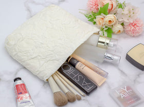 Trousse de maquillage PAZIMIIK posée dans un sac à main