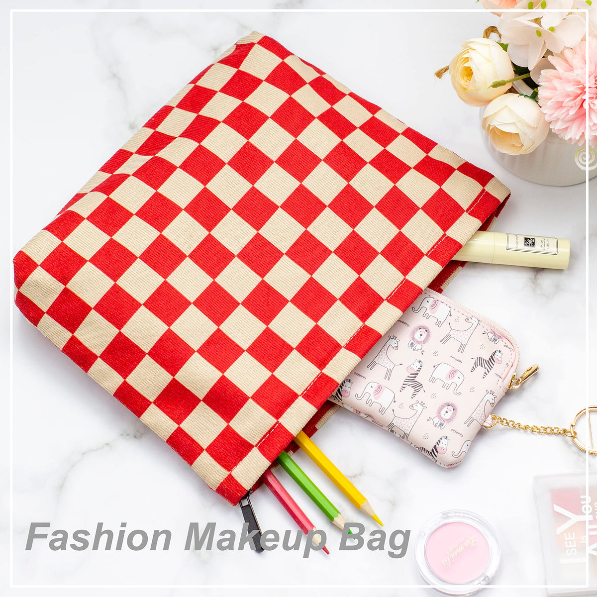 Trousse de maquillage PAZIMIIK posée sur une table avec accessoires