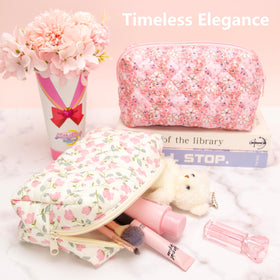 Trousse de maquillage PAZIMIIK posée sur une table avec des fleurs