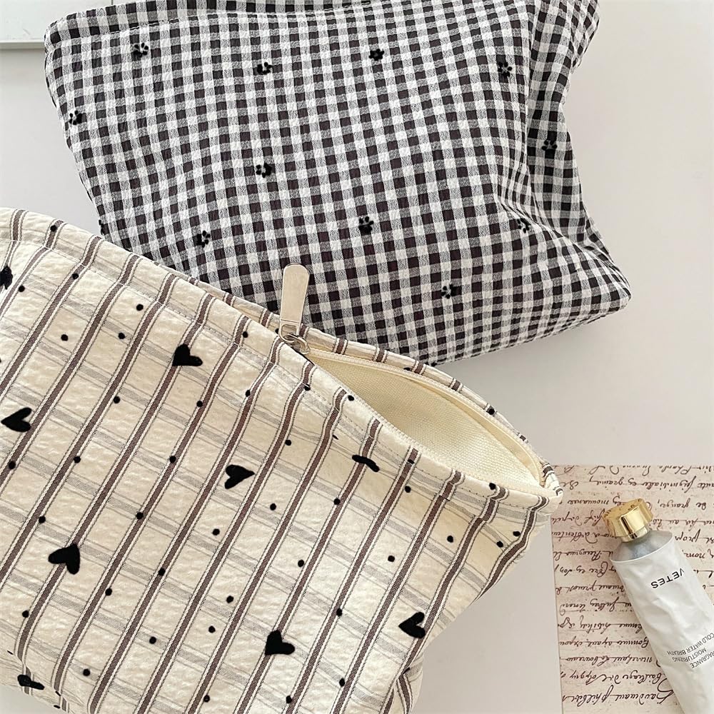 Trousse de maquillage PAZIMIIK sur un bureau
