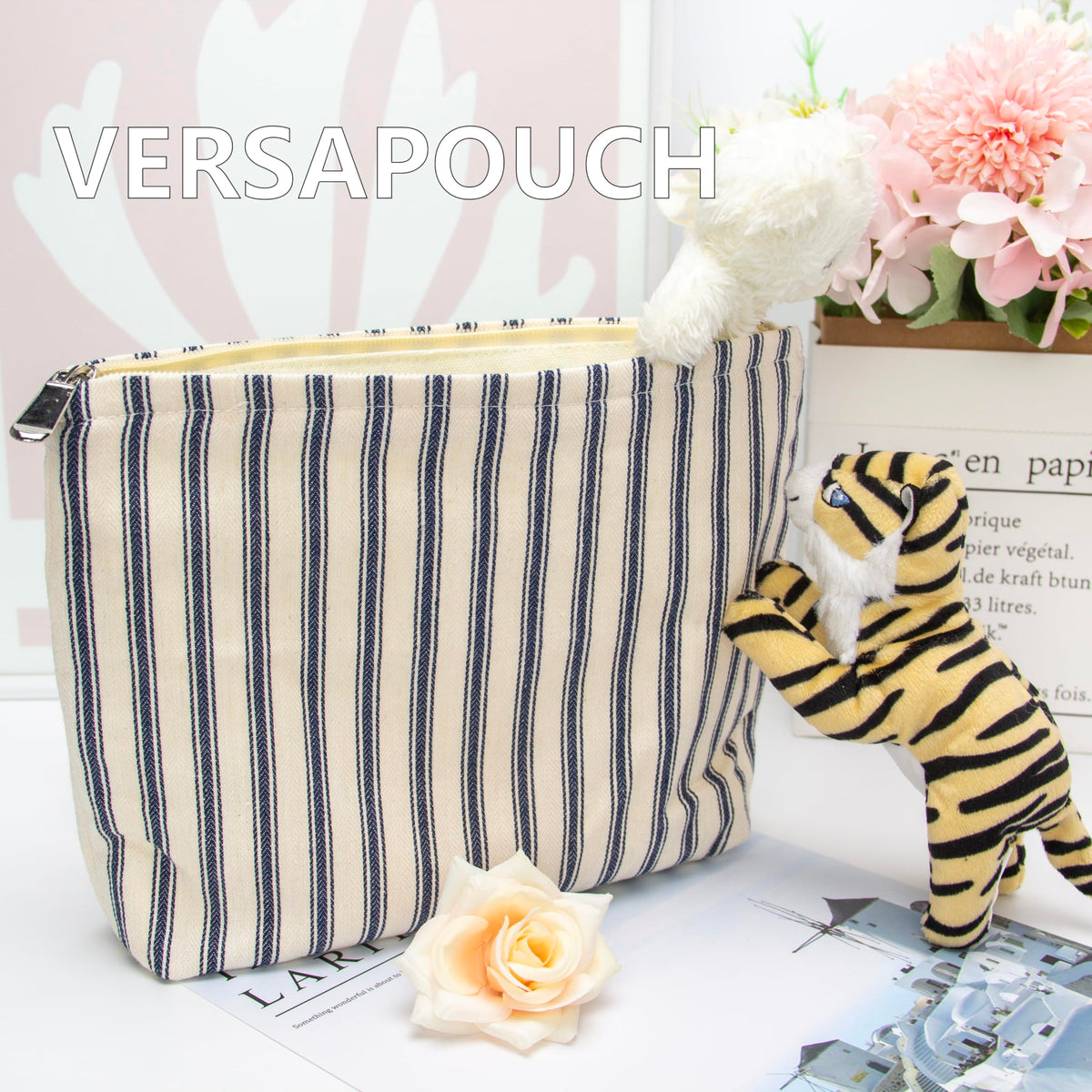 Trousse de maquillage PAZIMIIK sur un bureau avec accessoires