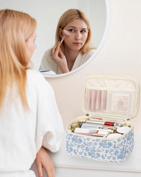 Trousse de maquillage Relavel avec des cosmétiques à l'intérieur