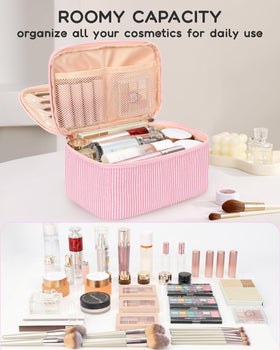 Trousse de maquillage Relavel rose à côté d'un sac à dos