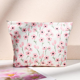 Trousse de maquillage SOIDRAM avec des produits de beauté