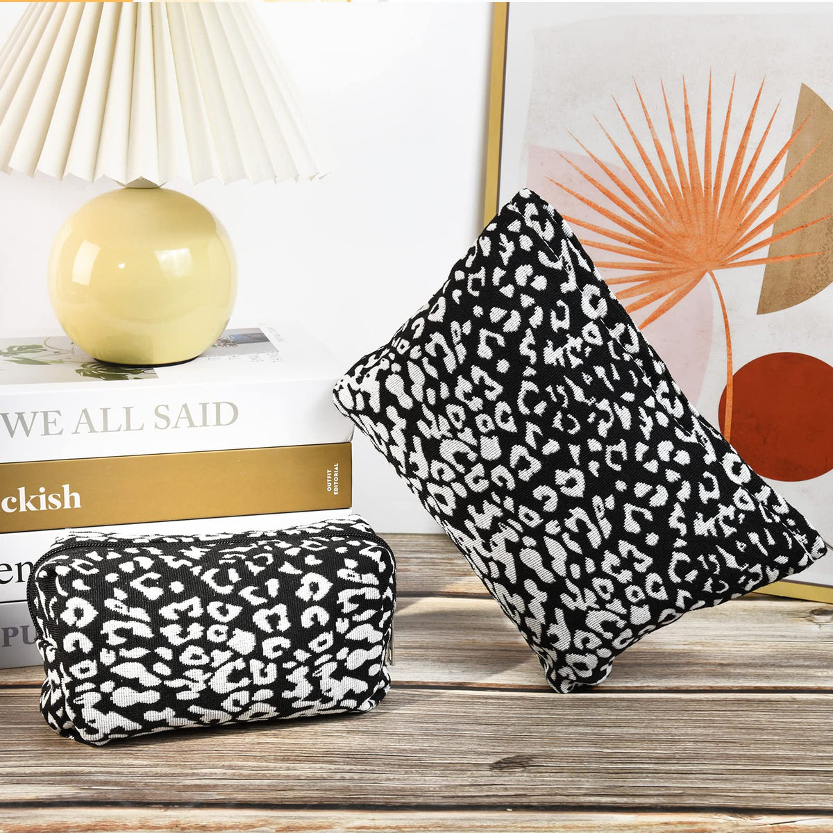 Trousse de maquillage SOIDRAM en situation de voyage avec accessoires
