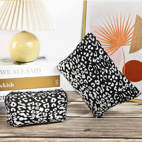 Trousse de maquillage SOIDRAM en situation de voyage avec accessoires
