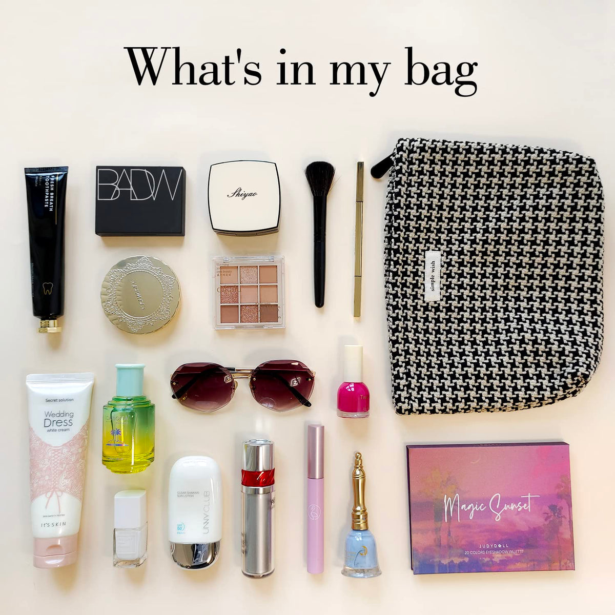 Trousse de maquillage STARDW ouverte avec des cosmétiques à l'intérieur