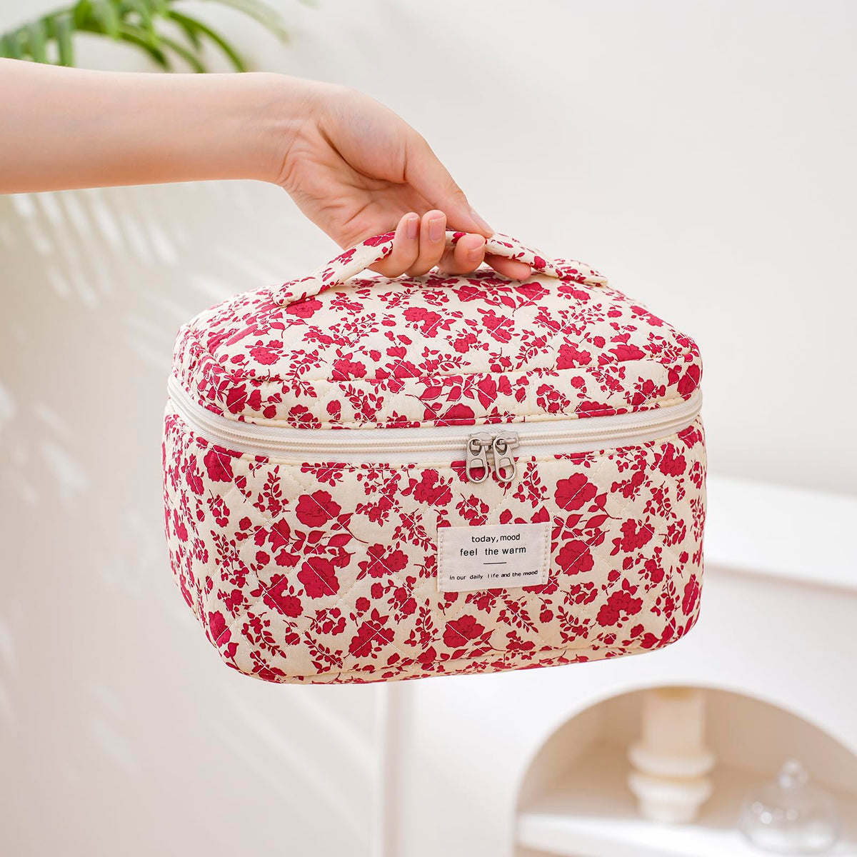 Trousse de maquillage uekeboag en position debout pour démonstration