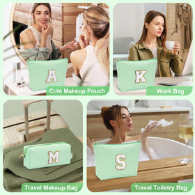 Trousse de maquillage YOOLIFE sur une table avec des cosmétiques