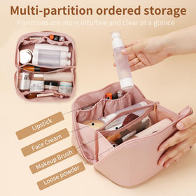 Trousse de maquillage zalea posée sur une table avec cosmétiques à l'intérieur