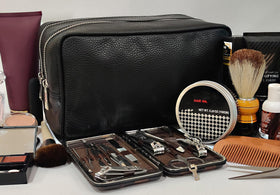 Trousse de toilettage RUSTIC TOWN ouverte avec produits de beauté