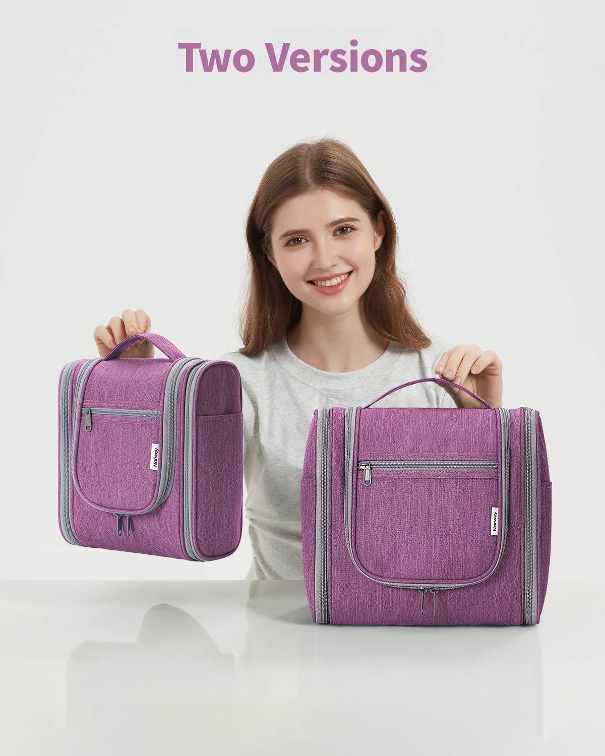 Trousse de toilette Narwey sur un plan de travail avec des accessoires de voyage