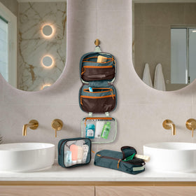 Trousse de toilette suspendue avec sac à liquides attaché