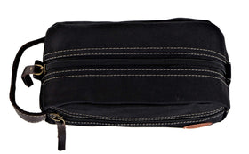 Trousse de toilette Timberland noire sur un comptoir