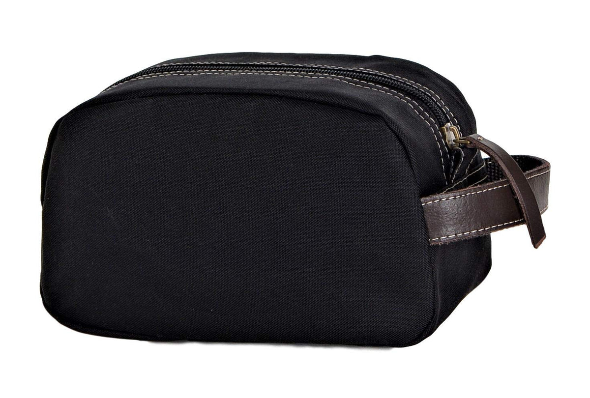 Trousse de toilette Timberland ouverte avec articles de toilette