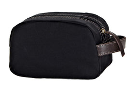 Trousse de toilette Timberland ouverte avec articles de toilette