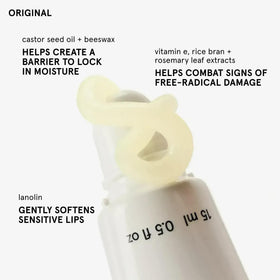 Tube de Baume Dotcom Glossier sur un fond de marbre
