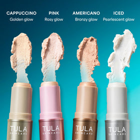 TULA Baume Energisant pour les Yeux Rose Glow dans un sac à main