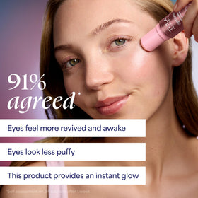 TULA Baume Energisant pour les Yeux Rose Glow en gros plan