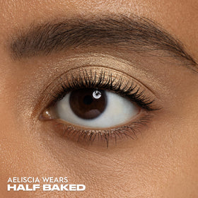 URBAN DECAY 24/7 Eyeshadow Half Baked application avec pinceau