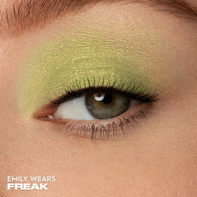 URBAN DECAY 24/7 Eyeshadow Lime Green Shimmer swatch
