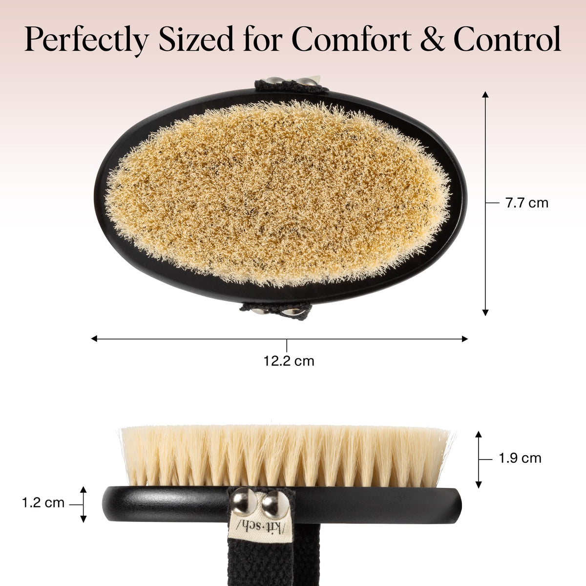 Utilisation de la brosse de bain Kitsch sur les bras