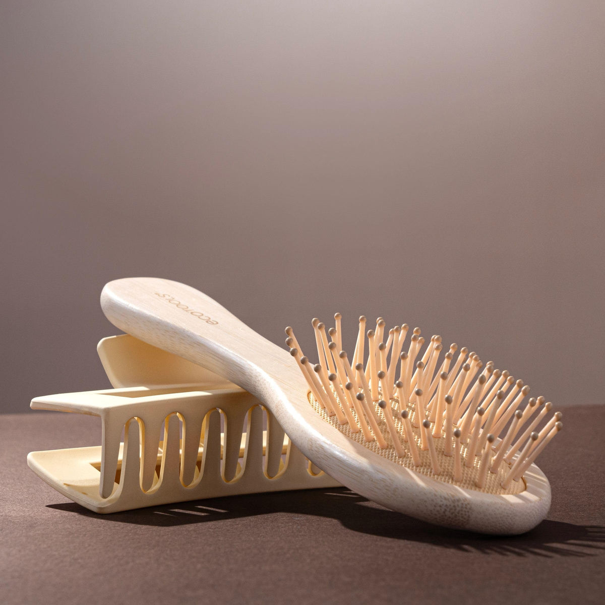 Utilisation de la brosse EcoTools Mini Démêleur sur cheveux bouclés