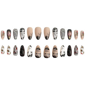 Utilisation des faux ongles gothiques sur des ongles naturels