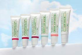 Utilisation du baume à lèvres Mario Badescu sur des lèvres sèches