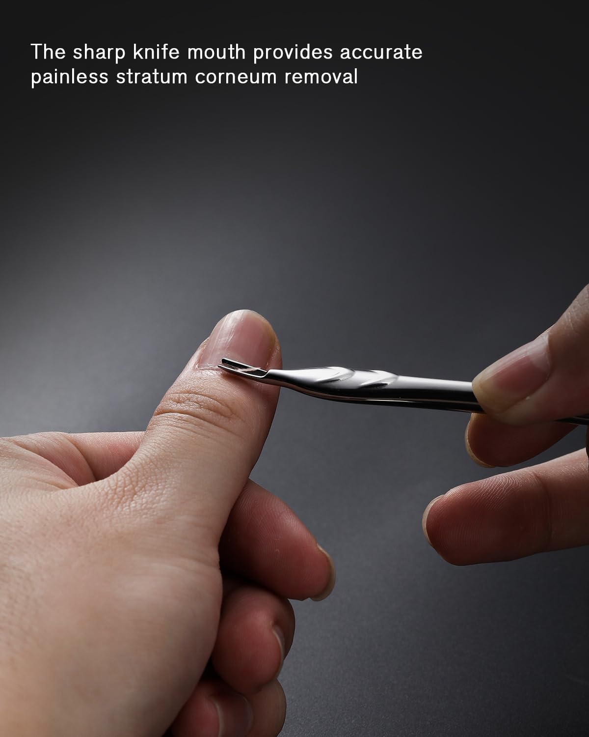 Utilisation du Pousse-Cuticules FERYES sur des ongles