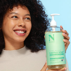 Utilisation du savon liquide Dr. Natural pour les mains
