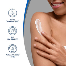 Vanicream Crème Hydratante 530g texture de la crème sur un doigt