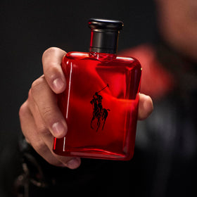 Vaporisateur de Polo Red sur peau propre