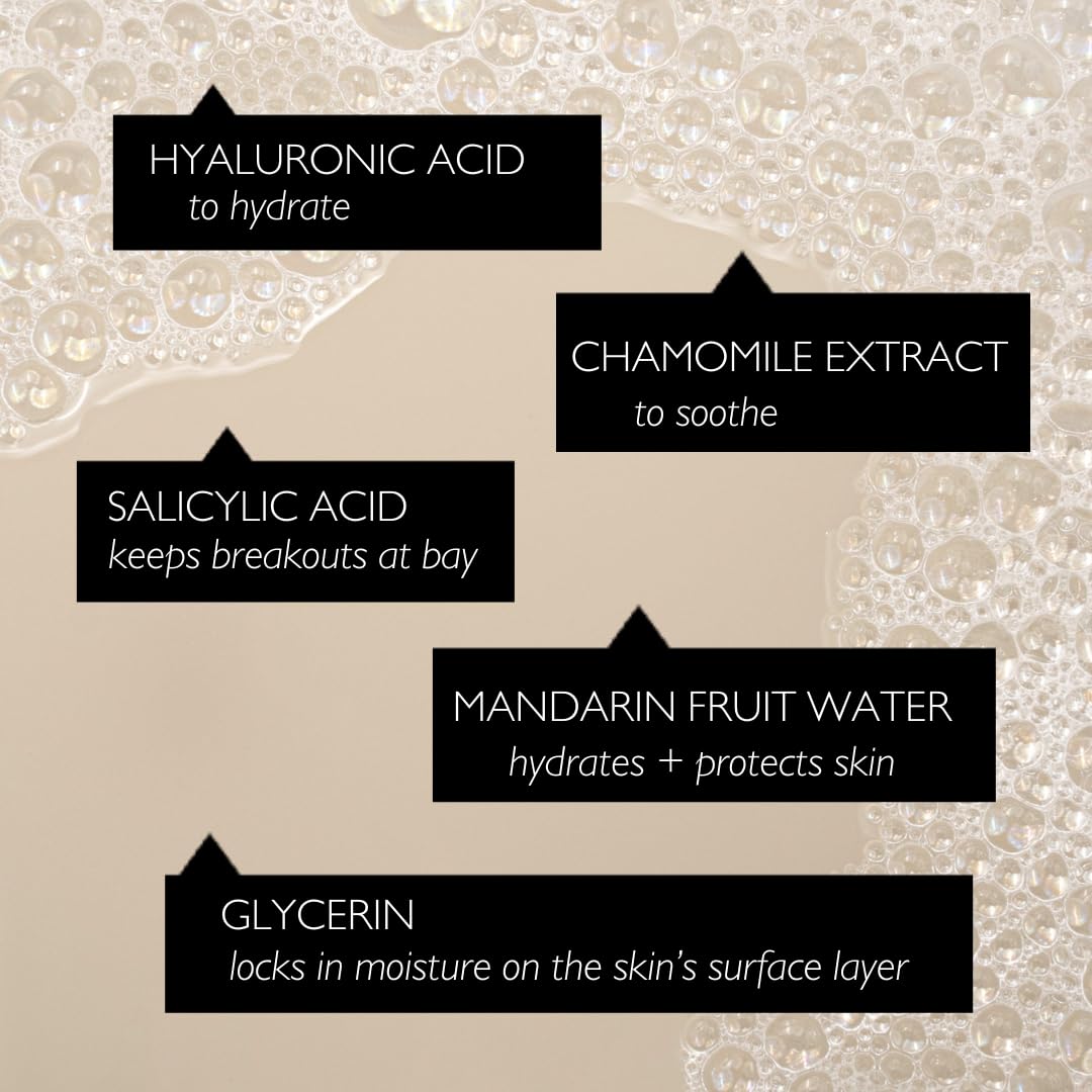 Vaporisation du tonique hydratant UPCIRCLE sur une peau