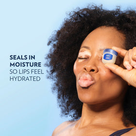 Vaseline Baume à Lèvres Mini Original, application sur les lèvres