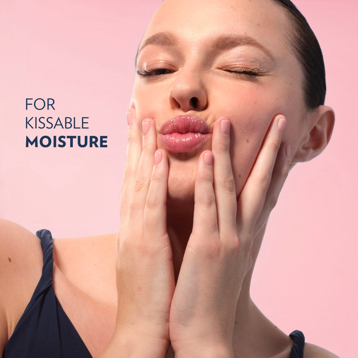 Vaseline Baume à Lèvres Mini Rosy Lips 32g avec d'autres produits de soin