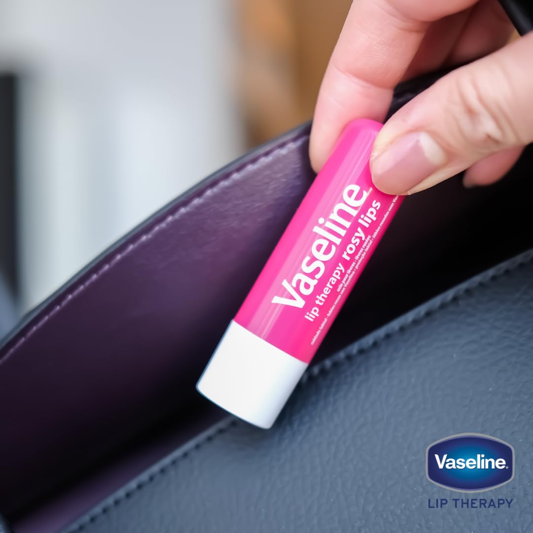 Vaseline Lip Therapy Care Rosy baume à lèvres sur une table
