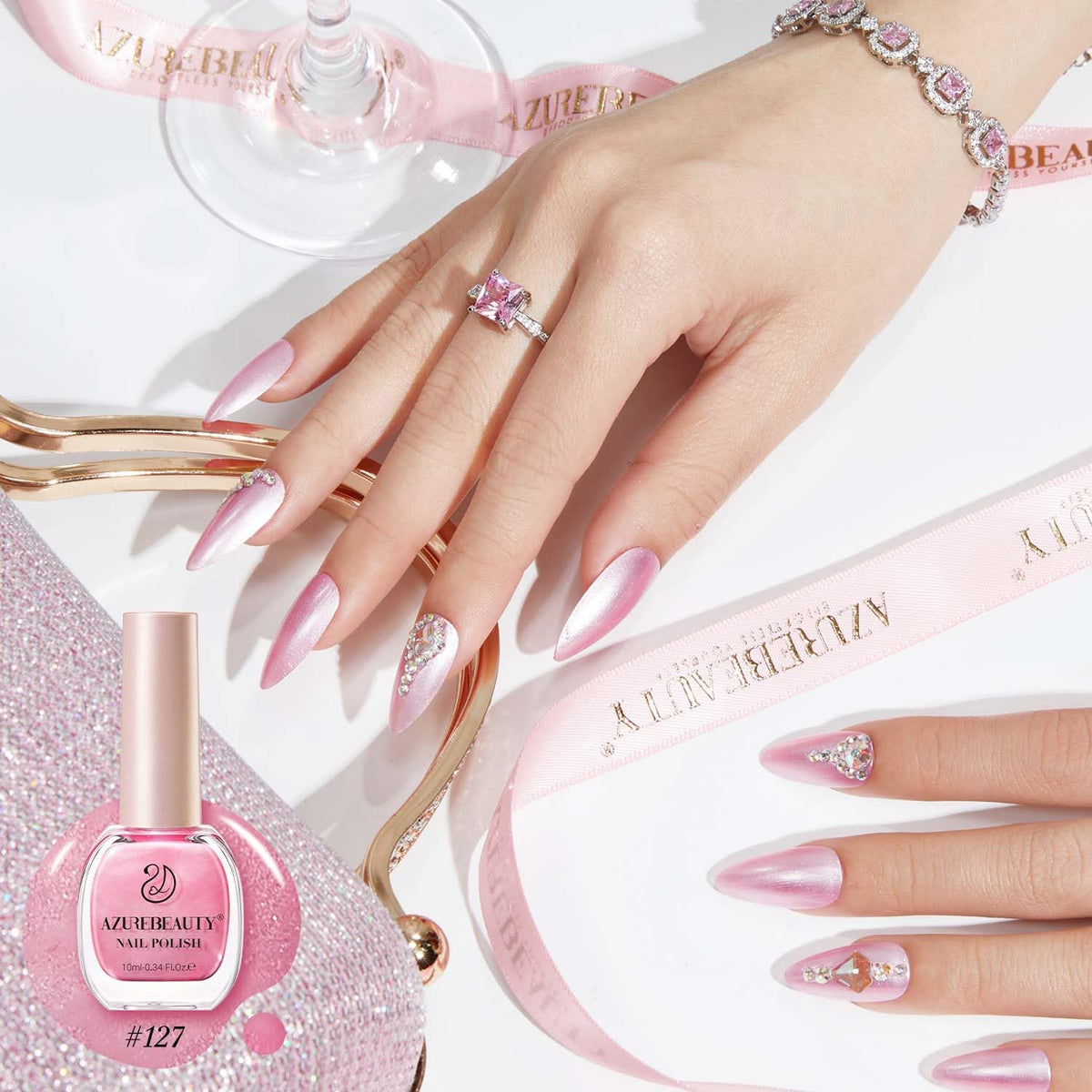 Vernis à ongles AZUREBEAUTY rose pailleté en application sur des ongles