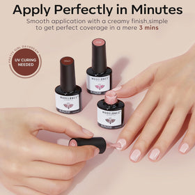 Vernis à ongles en gel marron modelones sur une table de manucure
