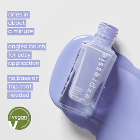 Vernis à ongles essie à côté d'huile cuticule à l'abricot