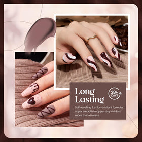 Vernis à ongles gel beetles sur une table avec des accessoires de manucure