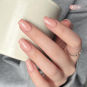 Vernis à ongles gel GAOY couleur bleu pastel en application