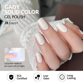 Vernis à ongles gel GAOY couleur jaune pastel en application