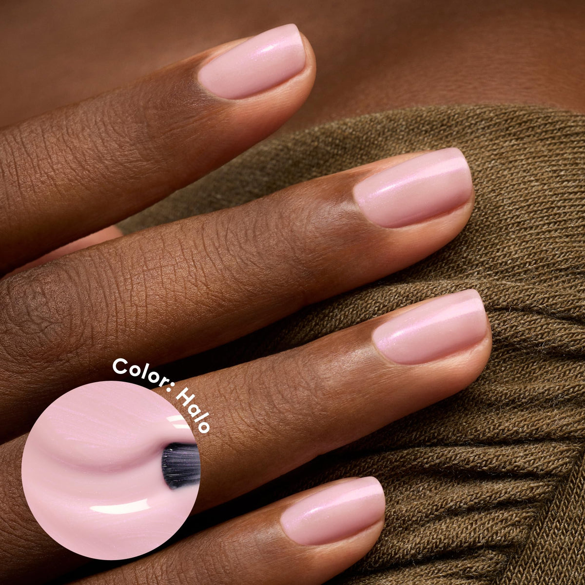 Vernis à ongles Manucurist Halo Milky Mauve application sur ongles