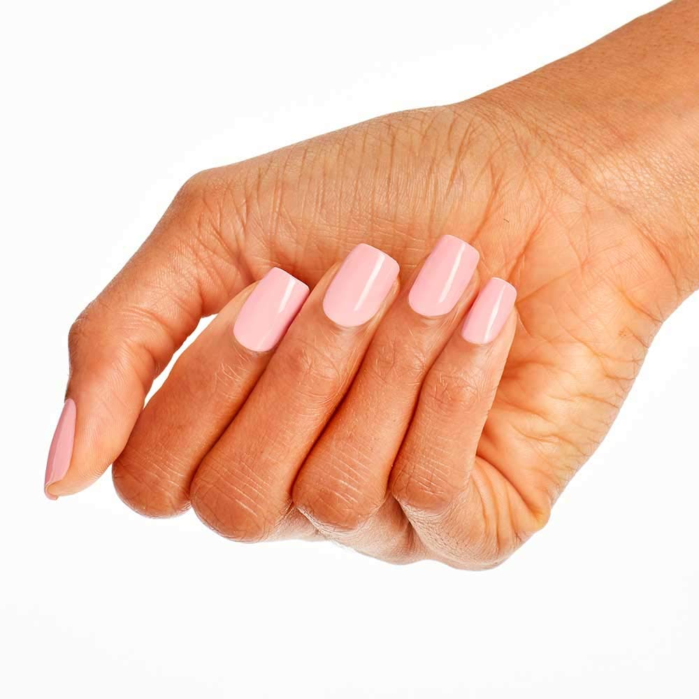 Vernis à ongles OPI avec échantillons de couleurs tendance à côté