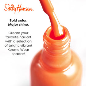 Vernis à ongles Sally Hansen Xtreme Wear affiché avec d'autres produits de beauté