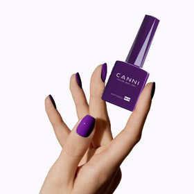 Vernis CANNI violet sous lampe UV